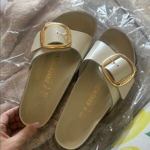 New - Birkenstock Women's Sandals in Cream with Gold Buckle